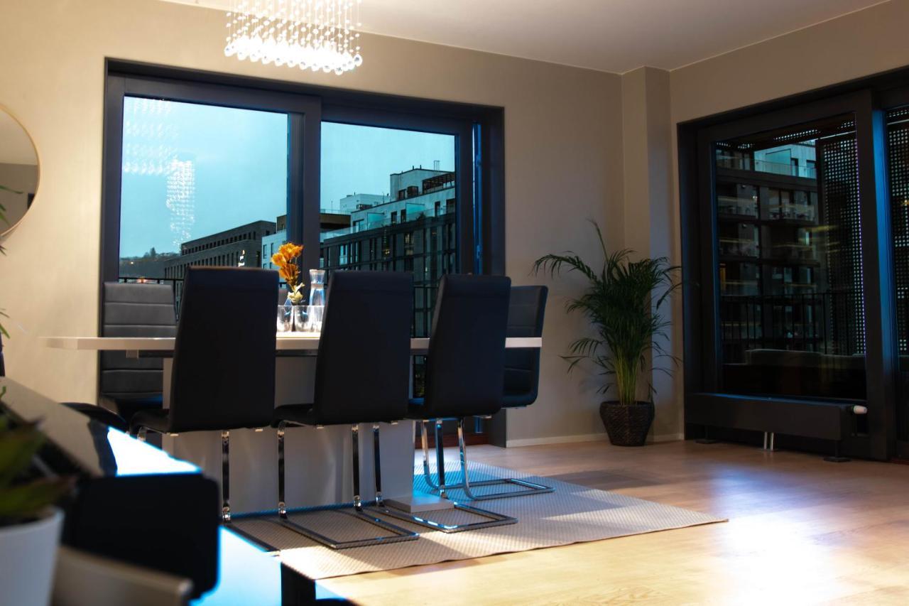 Spacious Modern 3br At Barcode Apartment