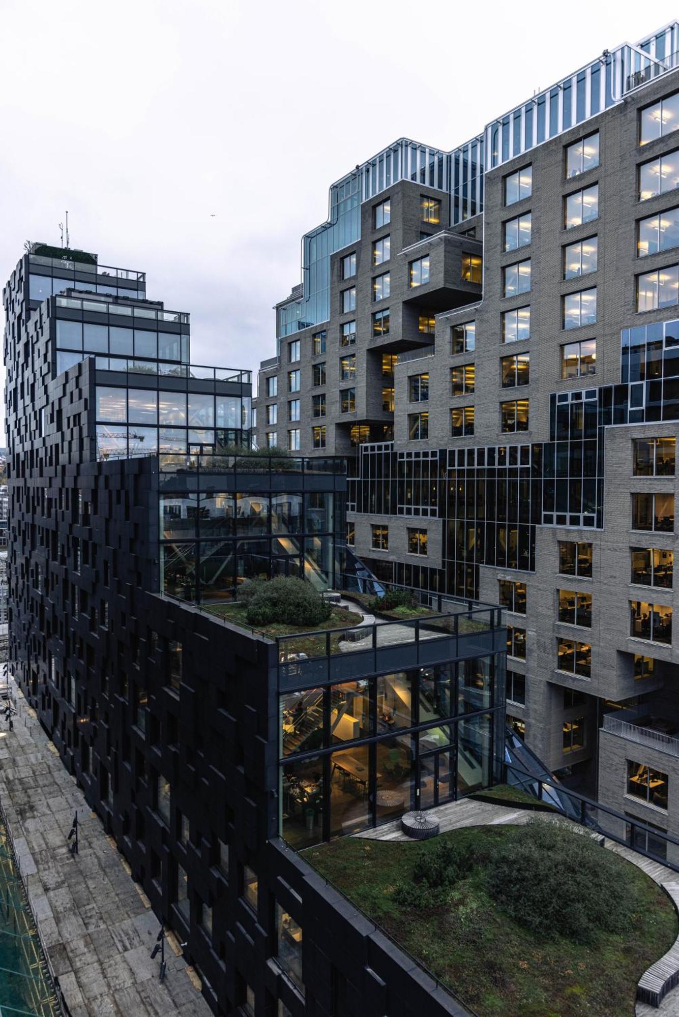 Spacious Modern 3br At Barcode Apartment