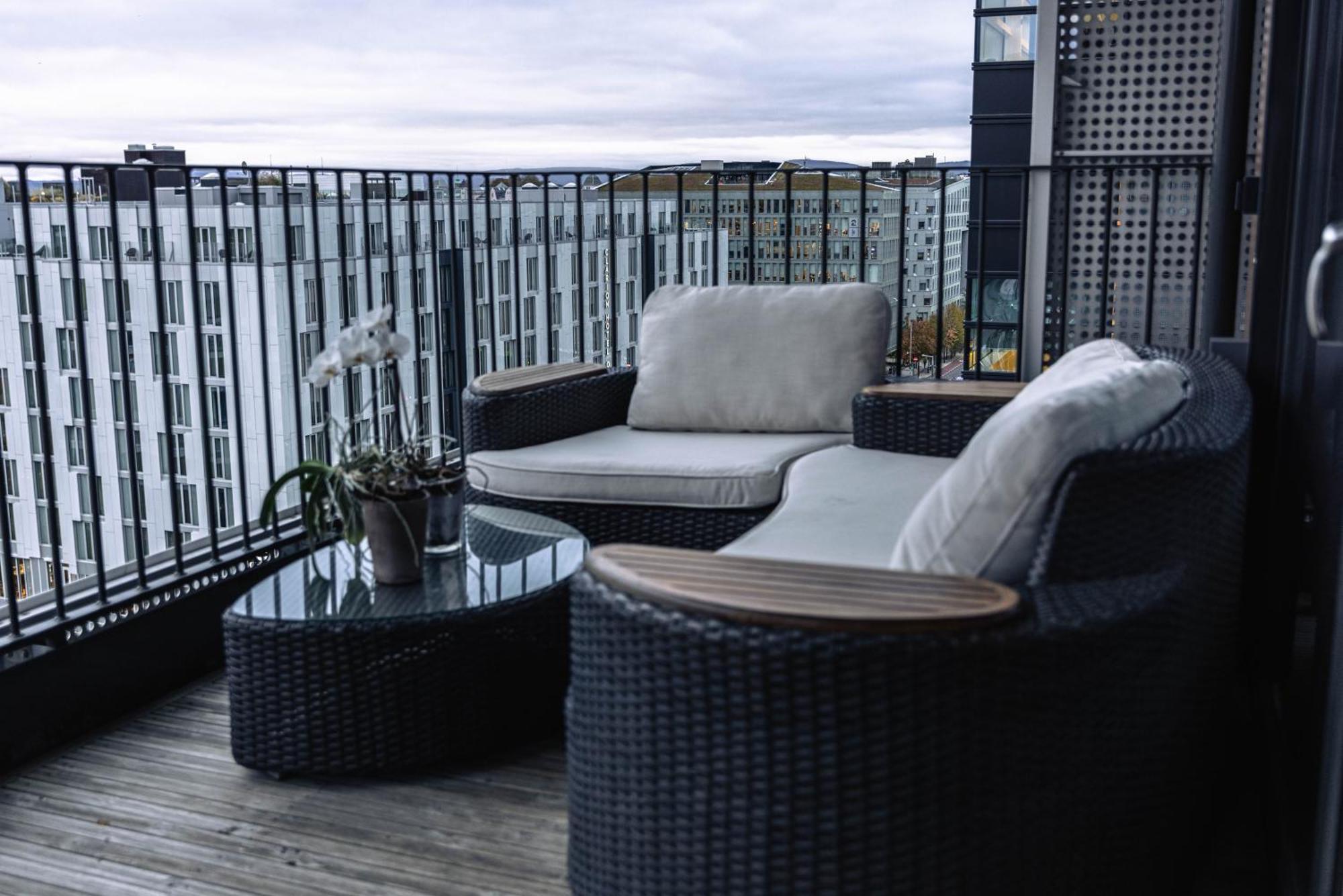 Spacious Modern 3br At Barcode Apartment